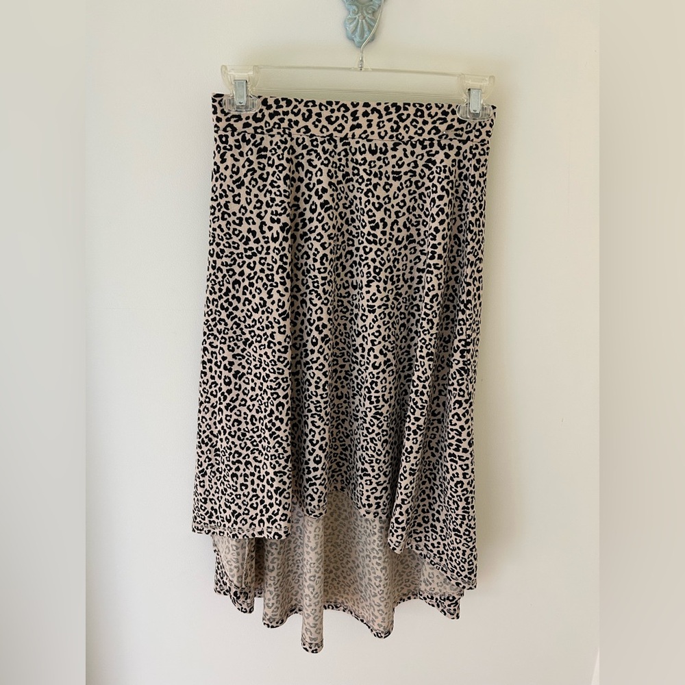 Guess Leopard High-Low Midi Skirt
Size: XS
NWOT